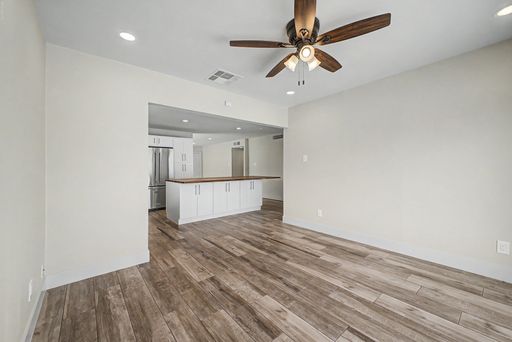 Listing photo thumbnail