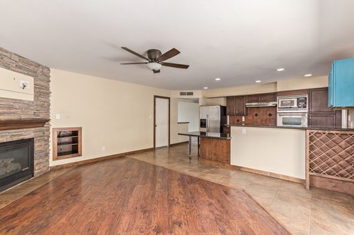 Listing photo thumbnail