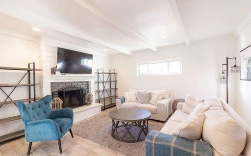 Listing photo thumbnail