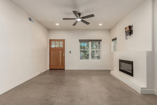 Listing photo thumbnail