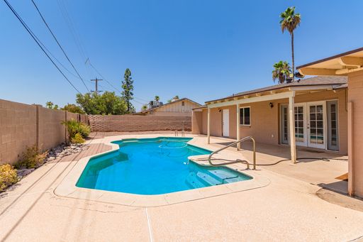 Listing photo thumbnail