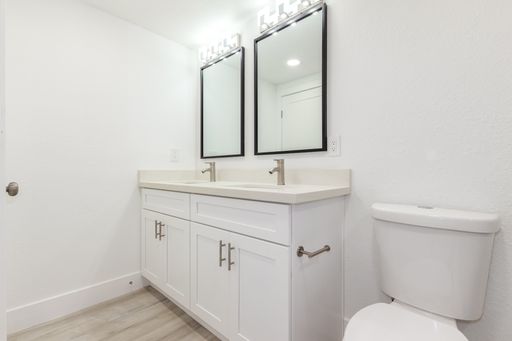 Listing photo thumbnail