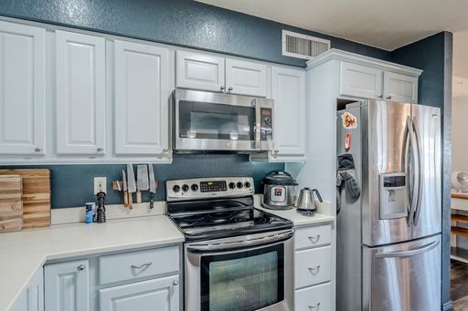 Listing photo thumbnail