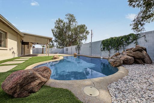 915 W Diamond Dr, Tempe, AZ 85283