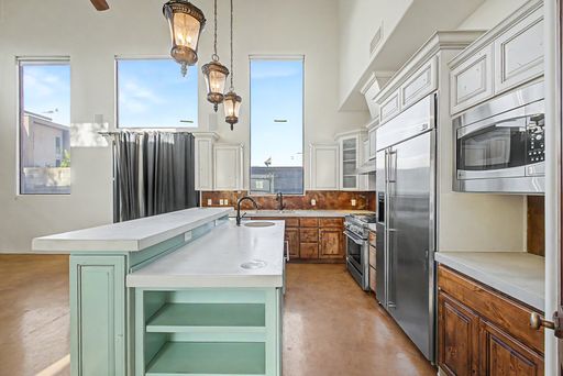 Listing photo thumbnail