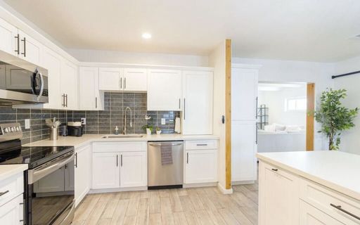 Listing photo thumbnail