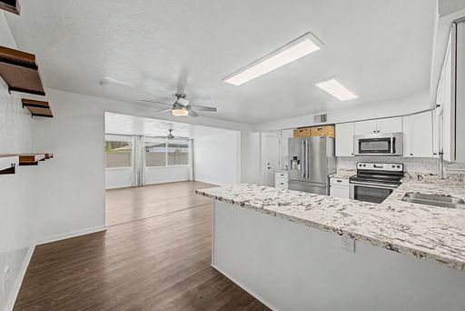 Listing photo thumbnail