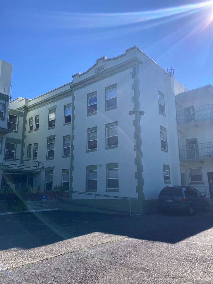 Centralia Apartment: 522 N Iron St