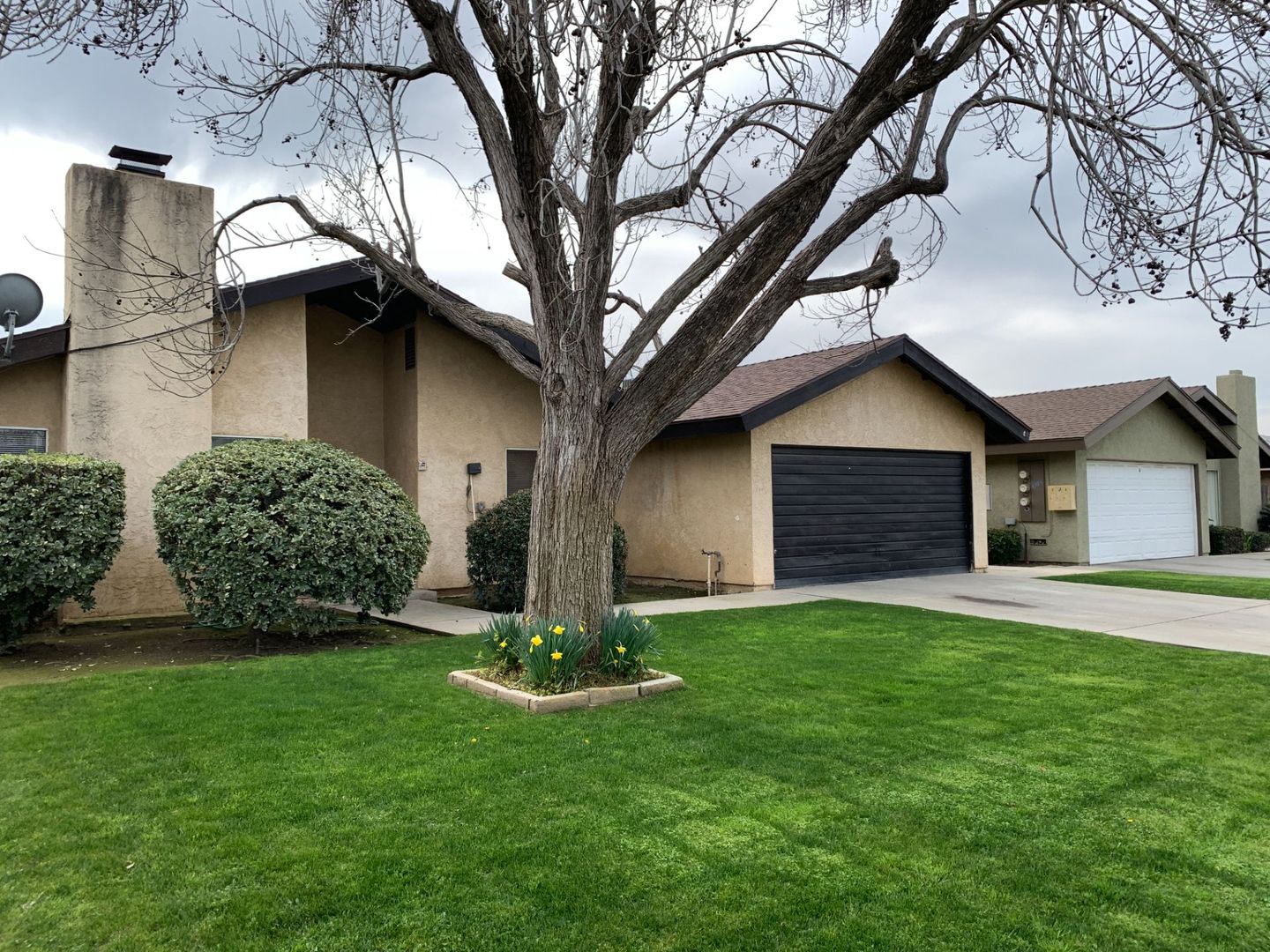 Bakersfield Apartment: 4401 Parkwood Ct
