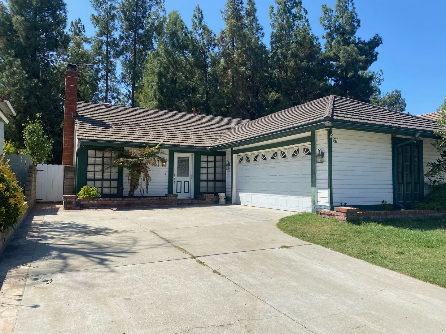 Pomona House: 61 Meadow View Drive