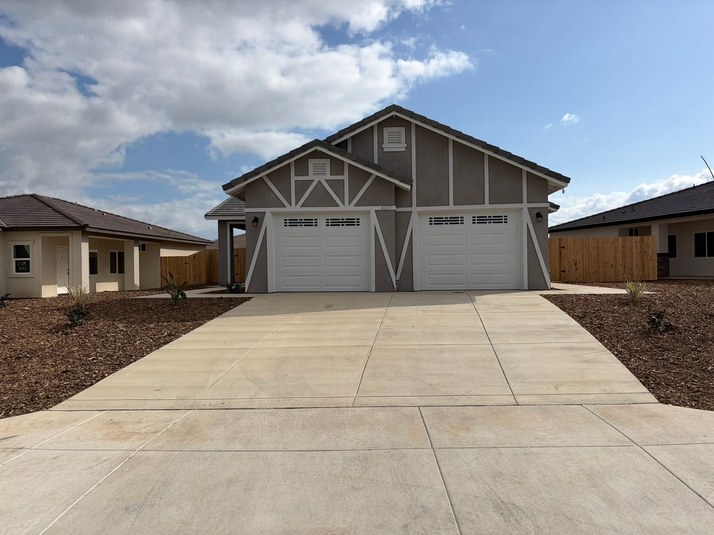 Bakersfield Apartment: 6011 Cougar Trail