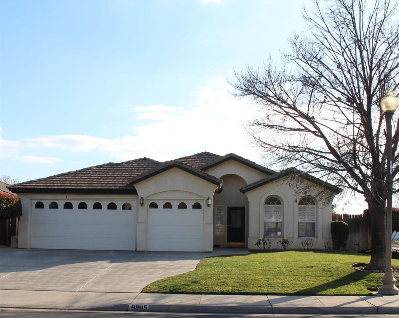 Bakersfield House: 9805 Paper Moon Way