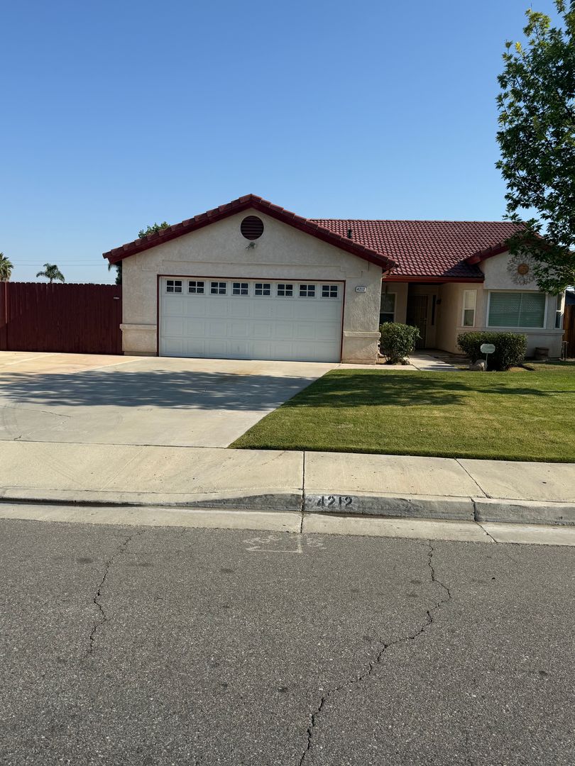 Bakersfield House: 4212 Cyclone Drive