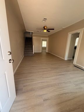 Beautifully Remodeled 2 Bed, 1 Bath Downtown Duplex!!! Rent1450 Deposit1450 Call Today!!! – photo 1