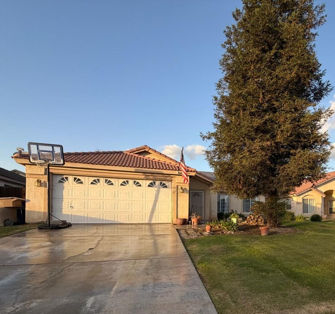 Bakersfield House: 9804 Casa Del Sol Drive