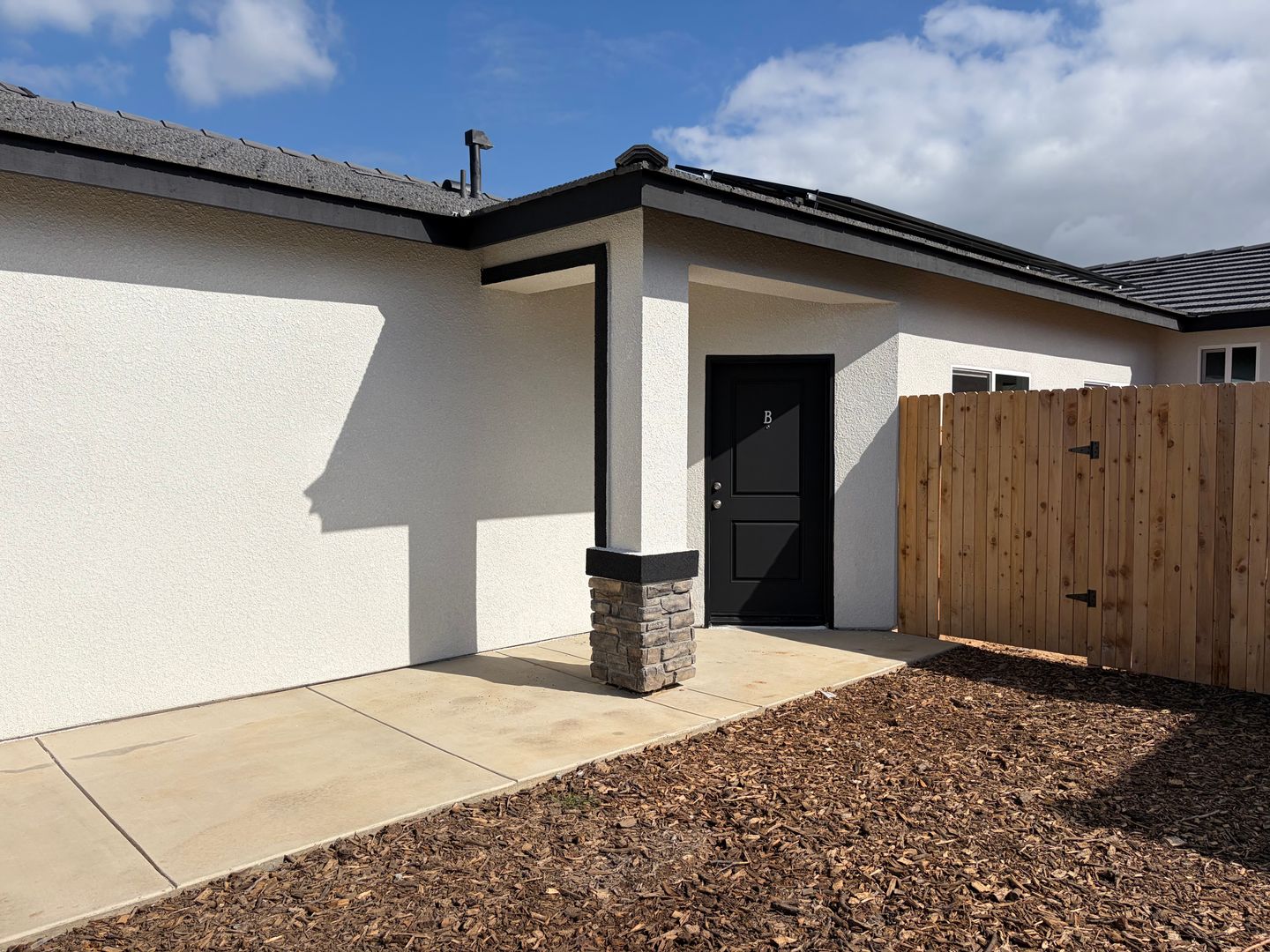 Bakersfield Apartment: 6007 Cougar Trail