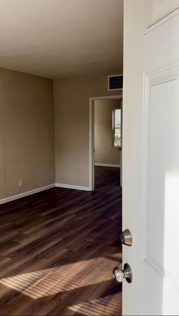Bakersfield Apartment: 3212 Chester Lane