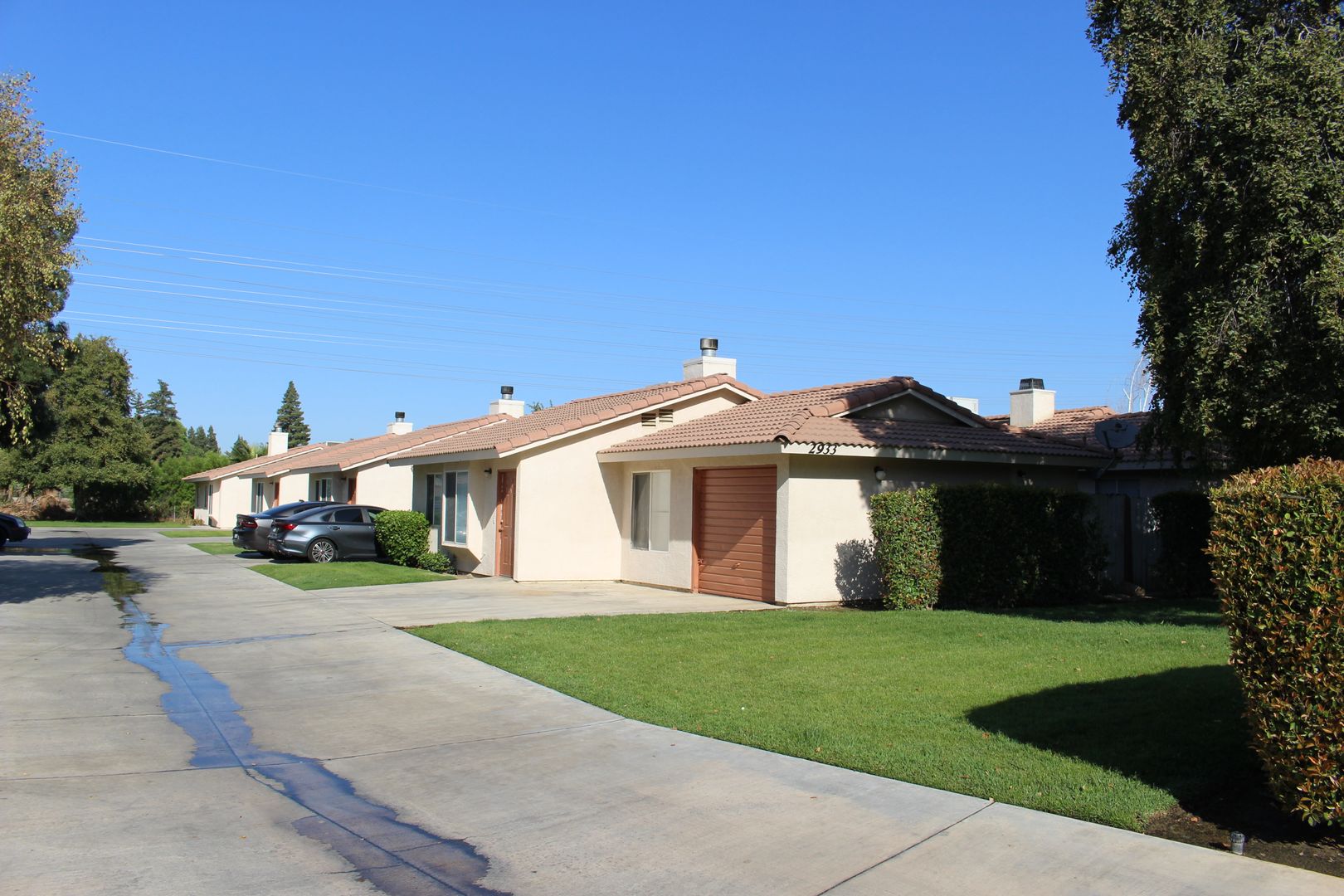 Bakersfield Apartment: 2933 Brookside Dr