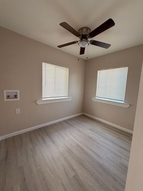 Beautifully Remodeled 2 Bed, 1 Bath Downtown Duplex!!! Rent1450 Deposit1450 Call Today!!! – photo 1