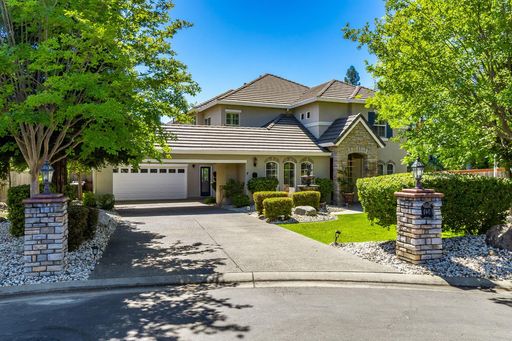 Beautiful Executive Home, 4 Bedrooms, 3.5 Bathrooms in Desirable Granite Bay