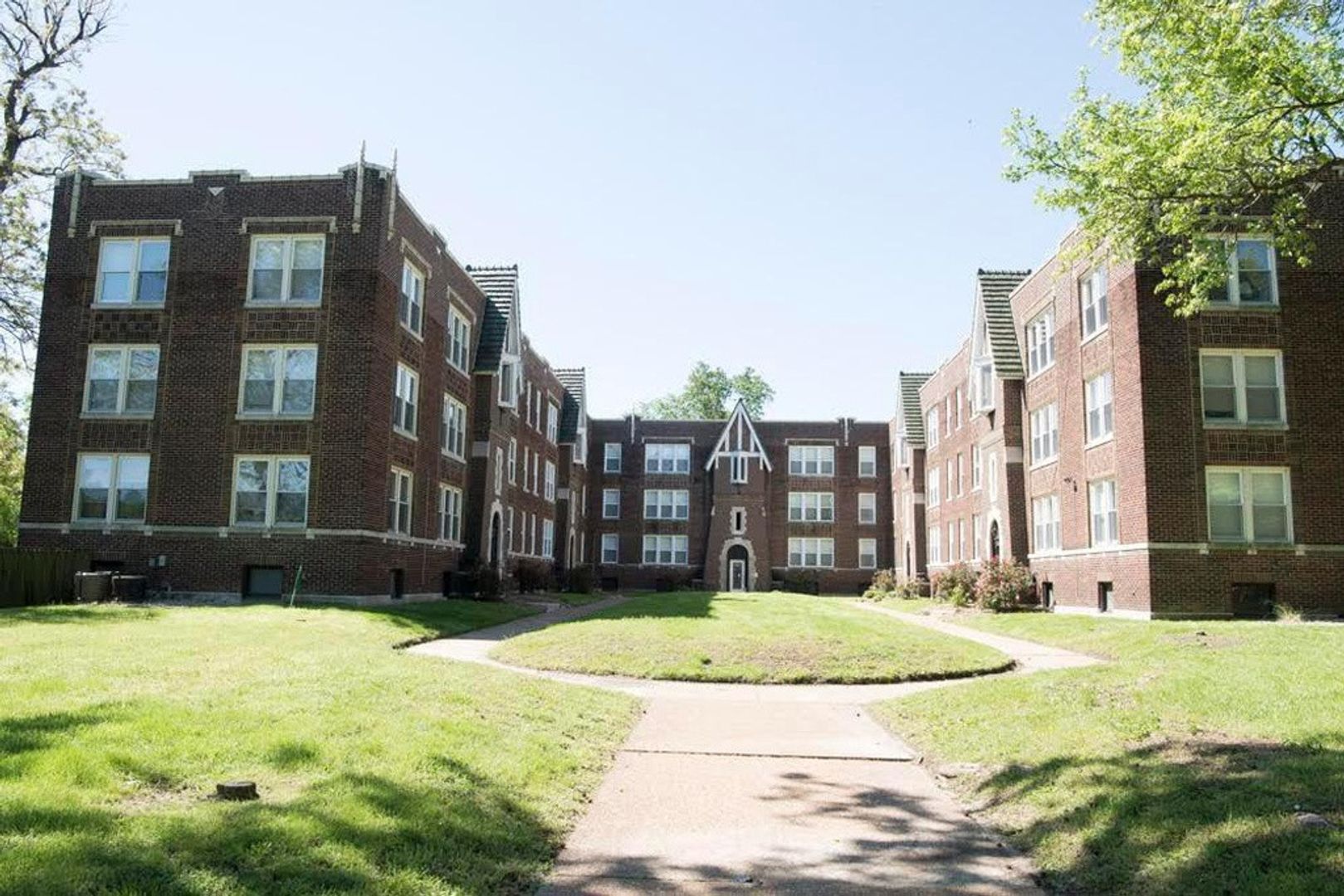 SAINT LOUIS Apartment: 3308 RUSSELL BLVD