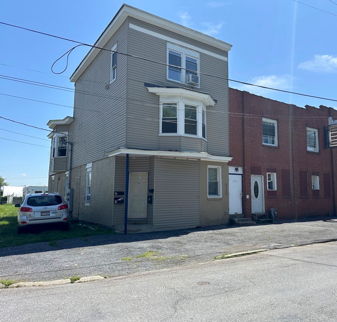 Harrisburg Apartment: 2463 Jefferson St
