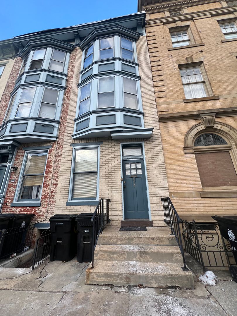 Harrisburg Apartment: 617 N 2nd St