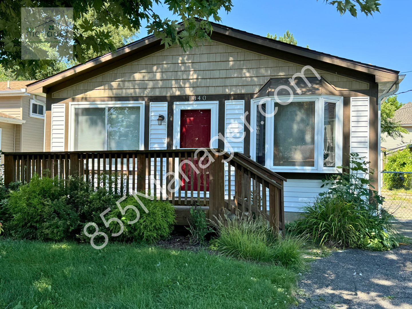 Waterford House: 1040 Lalond Ave