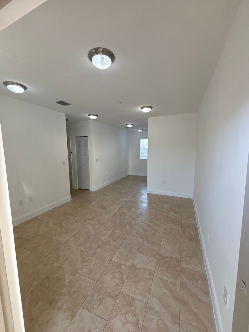 Hialeah Apartment: 8250 W 21 Ln.
