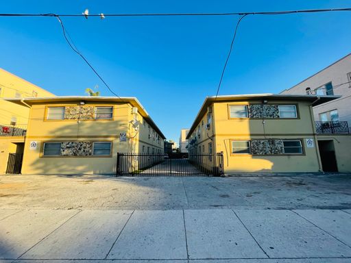 Remodeled 2-Bedroom Apartment with Gated Parking. -Apartamento remodelado de 2 habitaciones con estacionamiento – photo 1