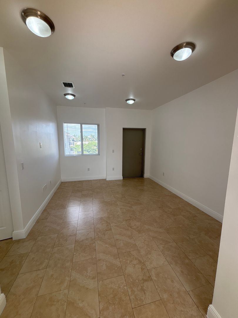 Hialeah Apartment: 8250 W 21 Ln.