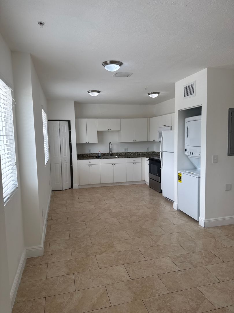 Hialeah Apartment: 8250 W 21 Ln.