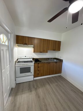 2 Bedrooms / 1 Bath – photo 1