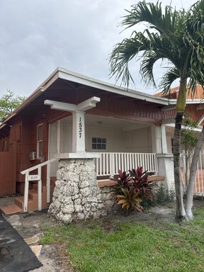 2 Bedroom / 1 Bath House – photo 1