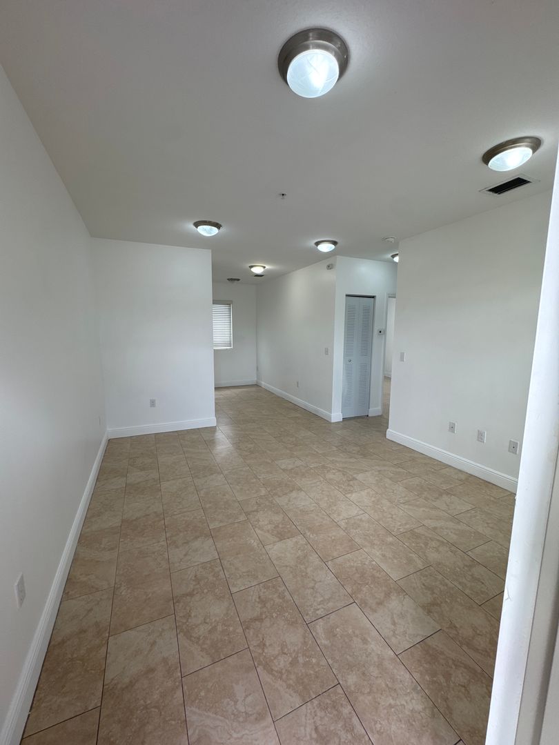 Hialeah Apartment: 8250 W 21 Ln.