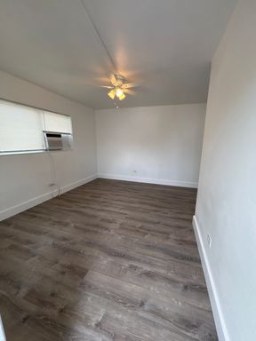1 Bedroom, 1 Bath Apartment Near Brickell.- Apartamento de 1 dormitorio y 1 baño cerca de Brickell. – photo 1