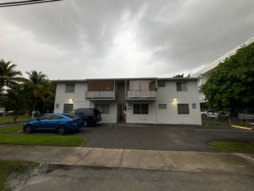 2 Bed/ 1 Bath - Great location - Central A/C + Parking – photo 1
