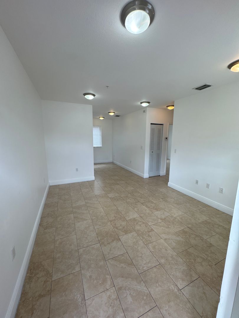 Hialeah Apartment: 8250 W 21 Ln.