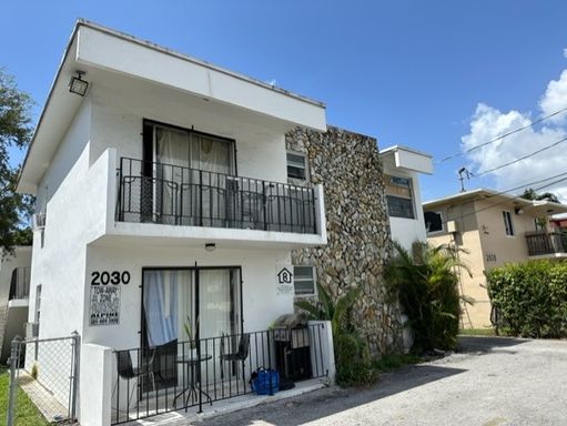 2 Bed/ 1 Bath- Central Location- Parking – photo 1