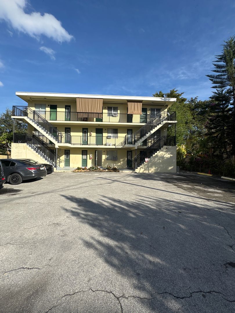 Miami Apartment: 619 SW 7th Ave