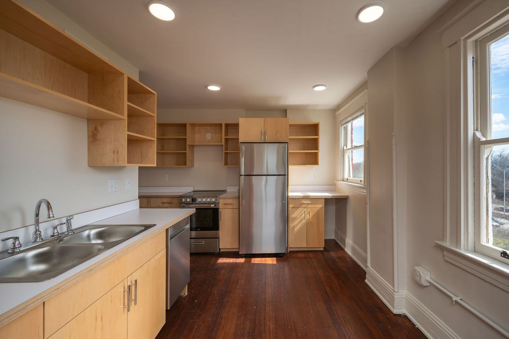 Cincinnati Apartment: 1740 Brewster Avenue