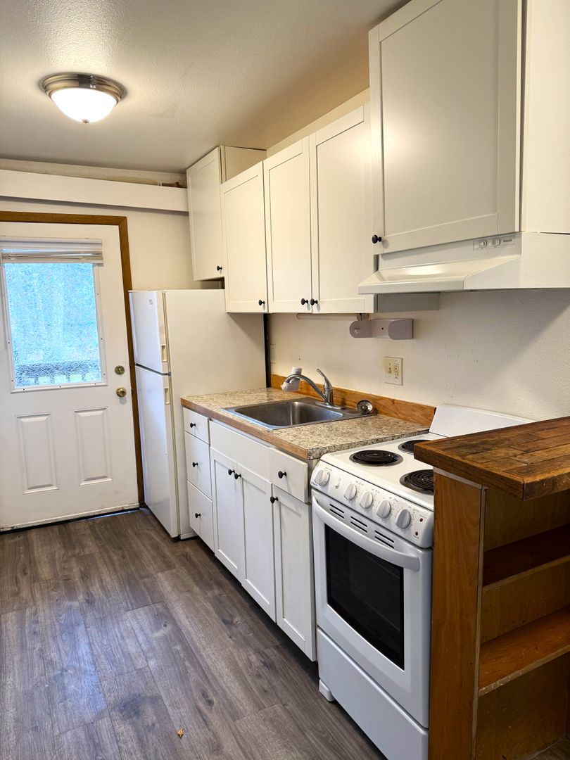 Anchorage Apartment: 3640 W. Dimond Blvd