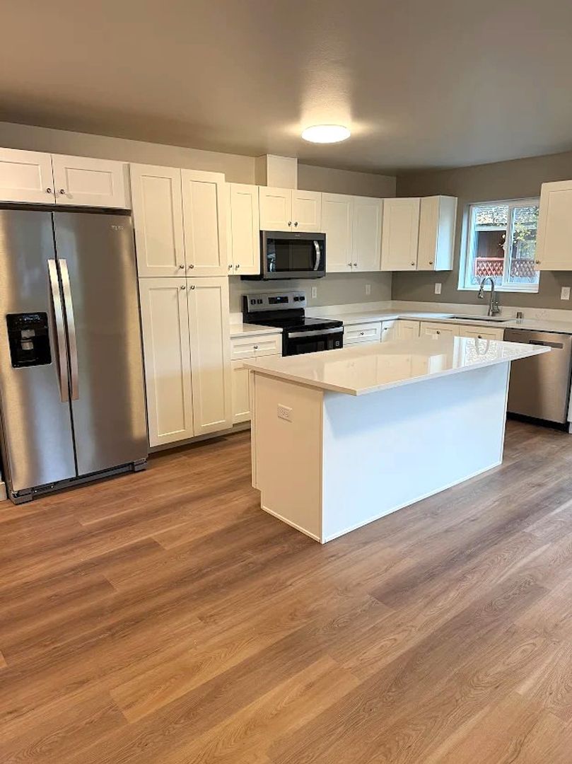 Anchorage Apartment: 883 E 75th Ct