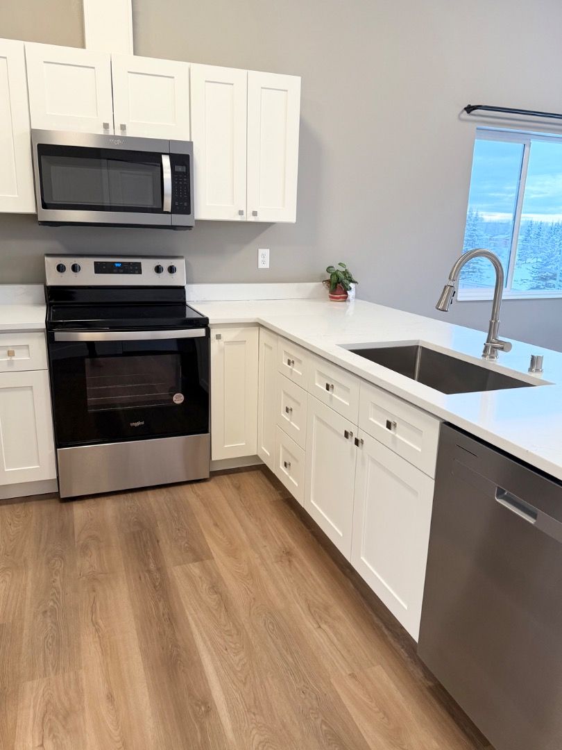 Eagle River Apartment: 16427 Farm Ave