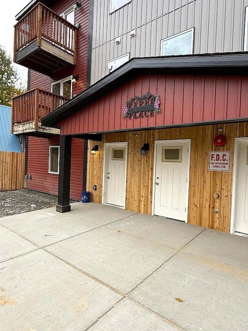 Anchorage Apartment: 883 E 75th Ct