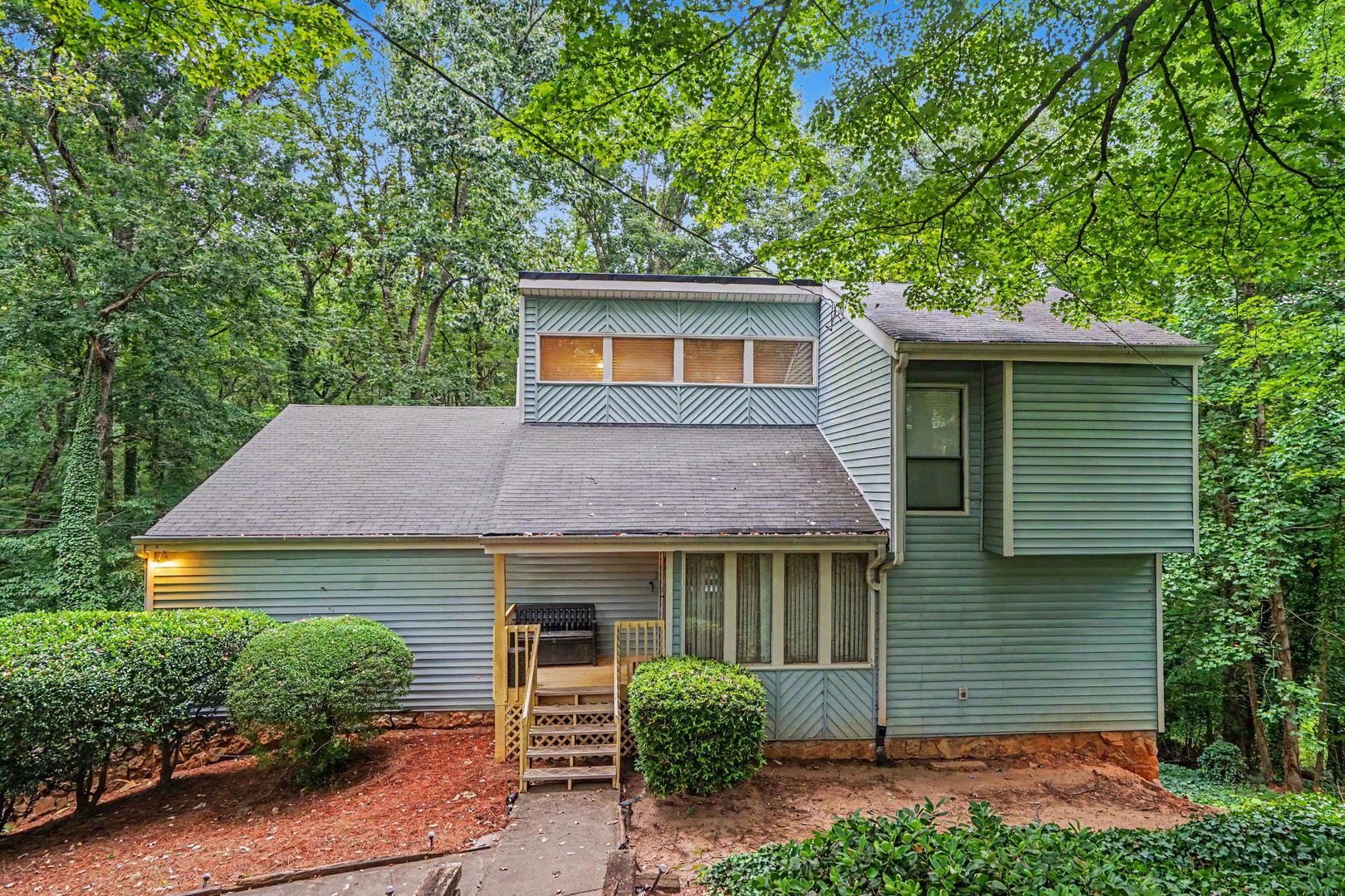 Stone Mountain House: 500 Hickory Hills Trl