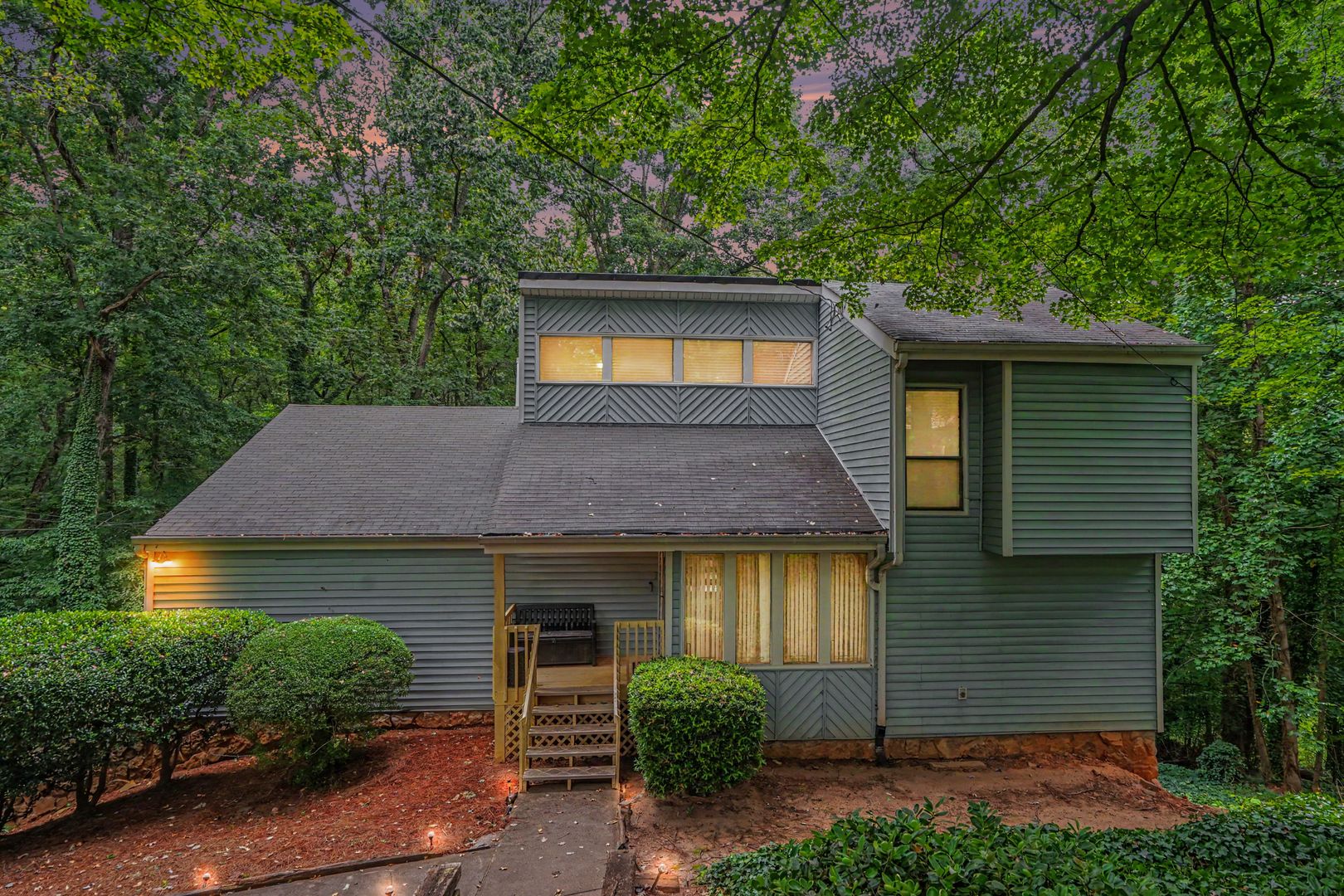 Stone Mountain House: 500 Hickory Hills Trl