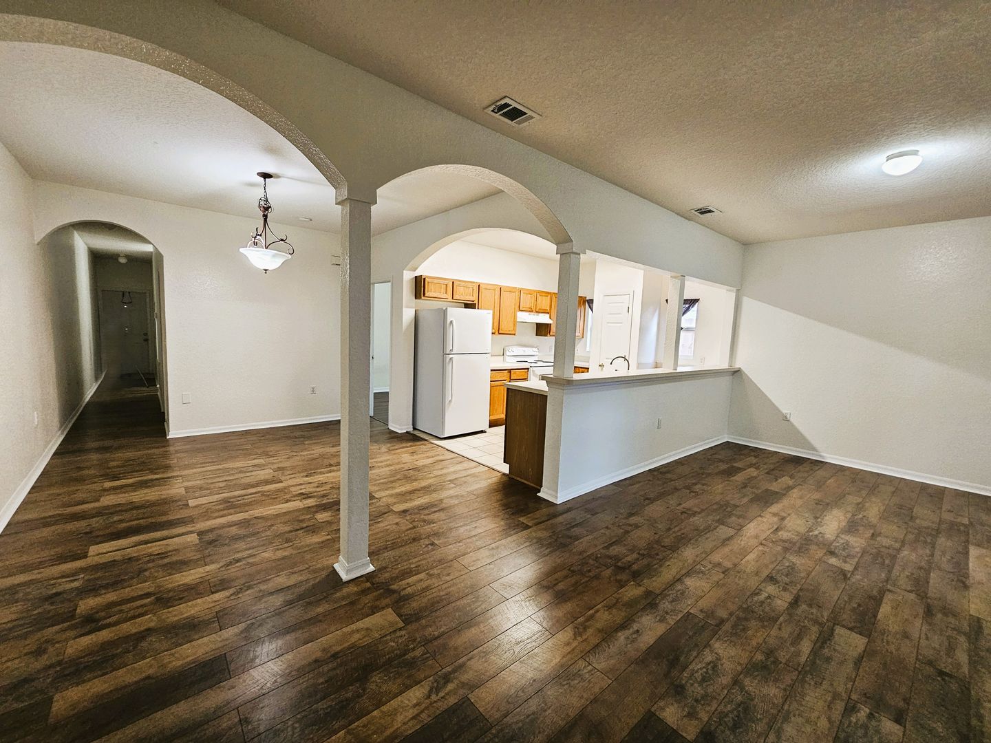 Park Central Cir 1004 3 of 12