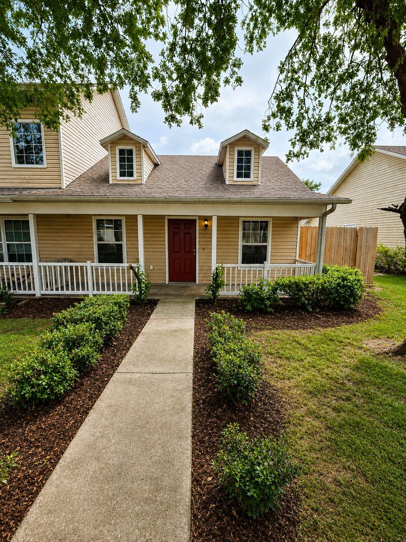 Park Central Cir 1004 2 of 12