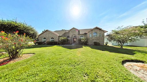 Renovated and Spacious 4-bedroom, 2-bathroom Home in the Heart of Orlando! – photo 1